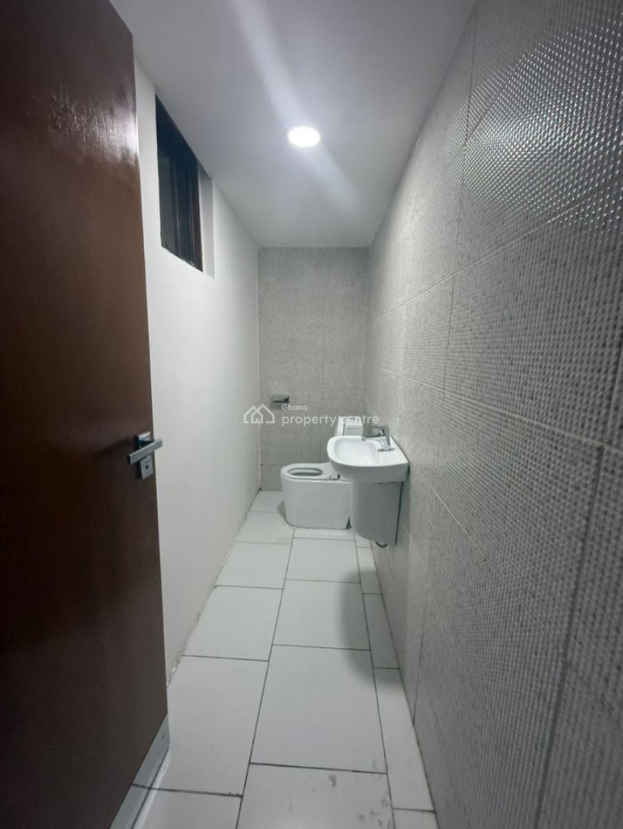 Executive  Semi-furnished 5 Bedroom, Cantonments, Accra, Townhouse for Rent