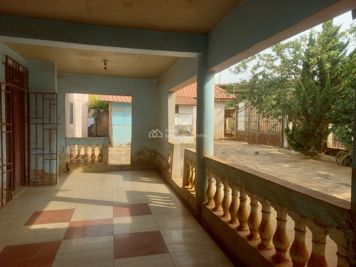 8 Bedrooms   ( Tanoso) Well Located Property., Tanoso, Near Sofoline/abuakwa., Kumasi Metropolitan, Ashanti, House for Sale