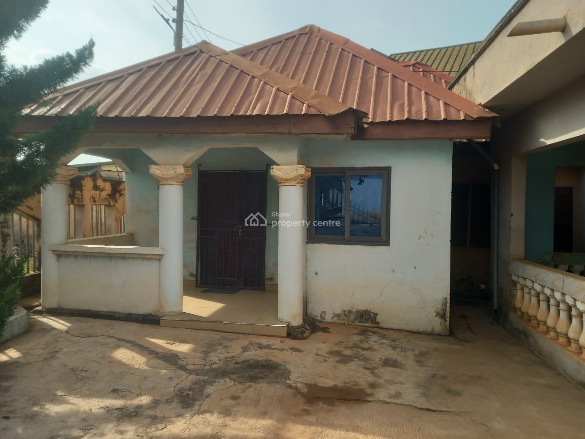 8 Bedrooms   ( Tanoso) Well Located Property., Tanoso, Near Sofoline/abuakwa., Kumasi Metropolitan, Ashanti, House for Sale