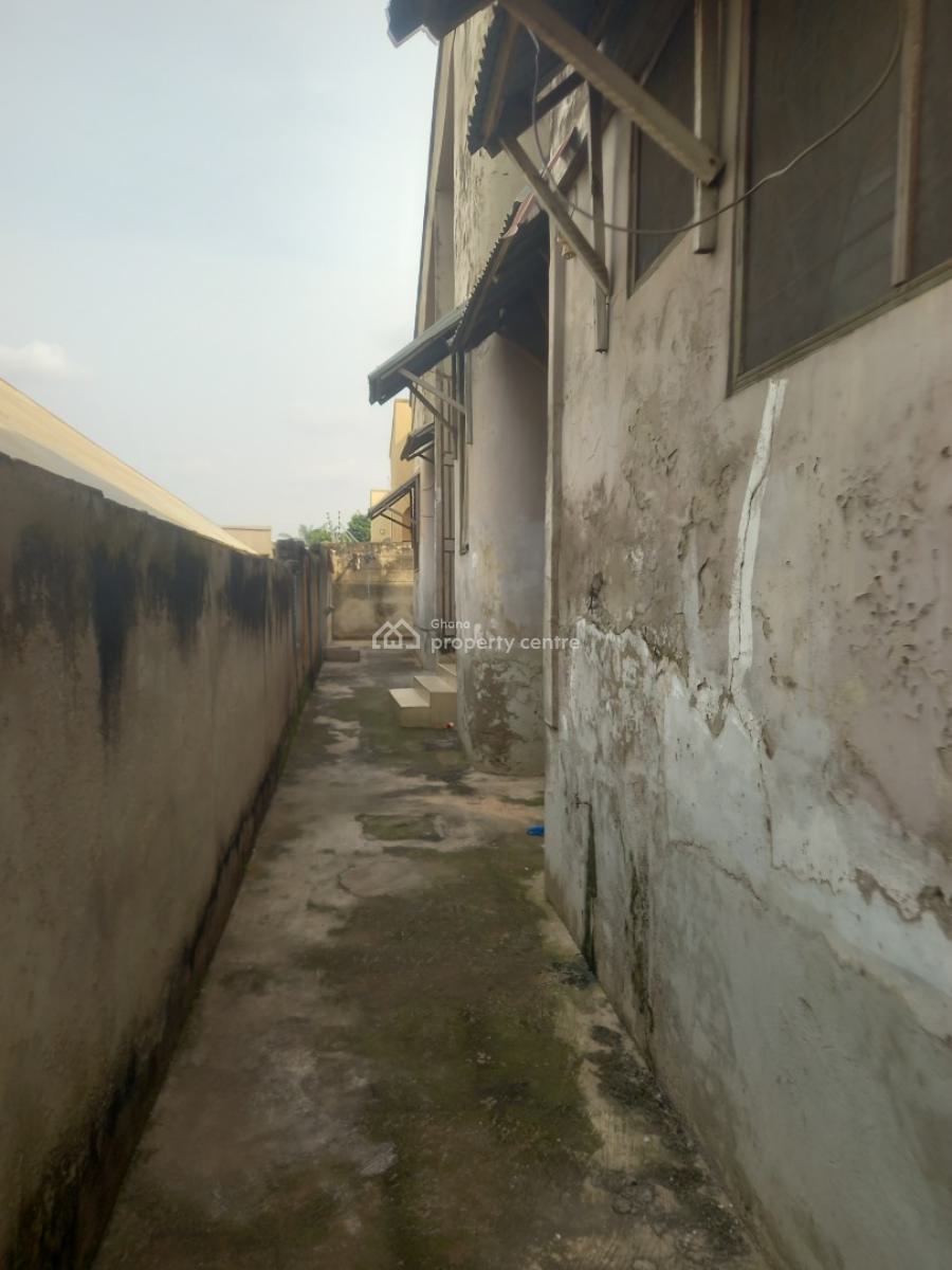 8 Bedrooms   ( Tanoso) Well Located Property., Tanoso, Near Sofoline/abuakwa., Kumasi Metropolitan, Ashanti, House for Sale