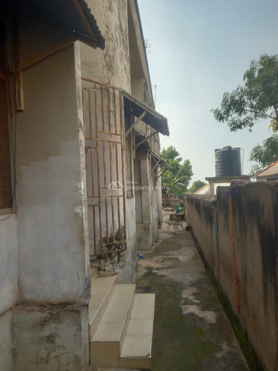 8 Bedrooms   ( Tanoso) Well Located Property., Tanoso, Near Sofoline/abuakwa., Kumasi Metropolitan, Ashanti, House for Sale