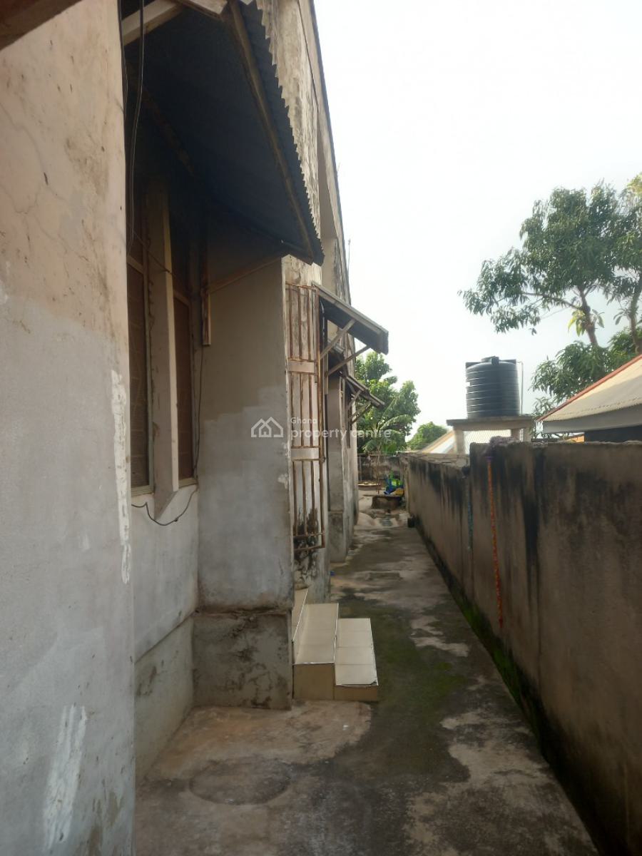 8 Bedrooms   ( Tanoso) Well Located Property., Tanoso, Near Sofoline/abuakwa., Kumasi Metropolitan, Ashanti, House for Sale