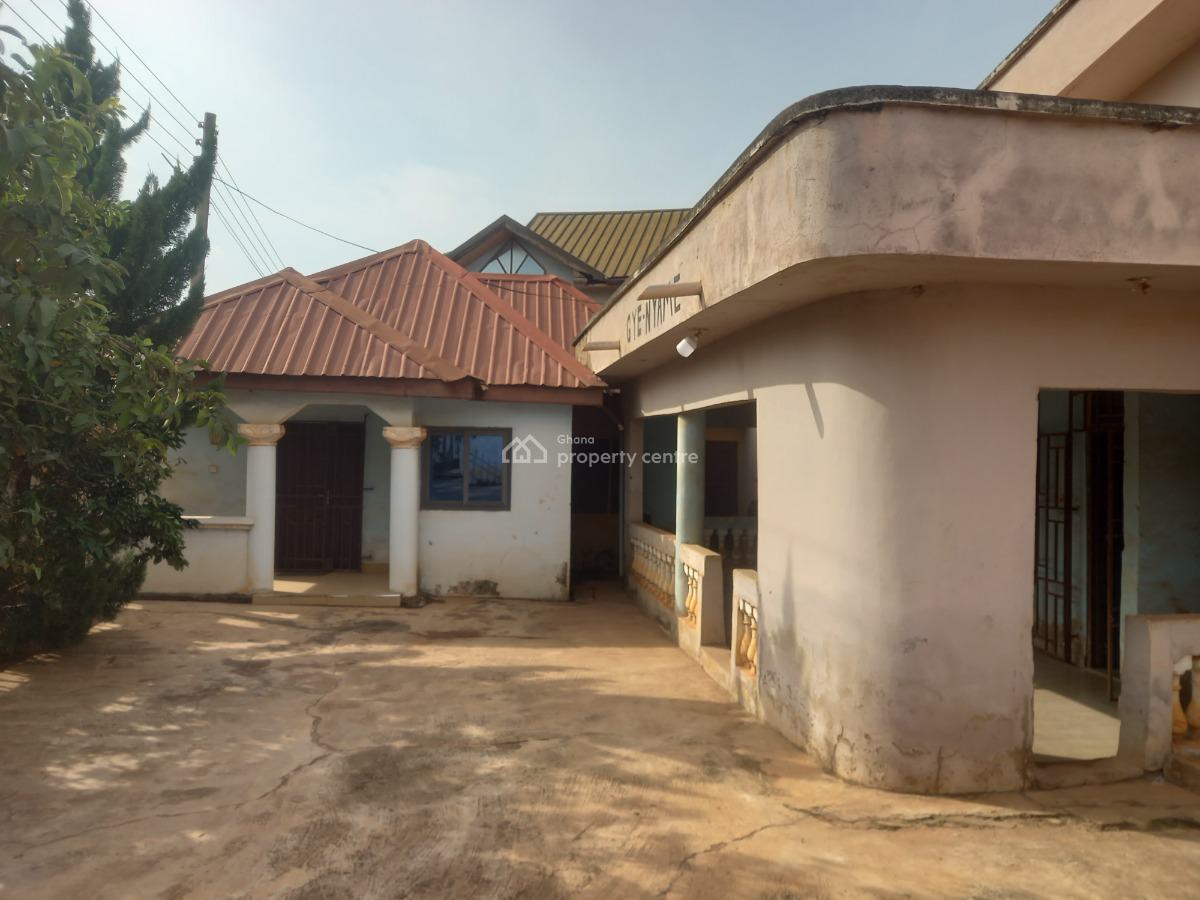 8 Bedrooms   ( Tanoso) Well Located Property., Tanoso, Near Sofoline/abuakwa., Kumasi Metropolitan, Ashanti, House for Sale