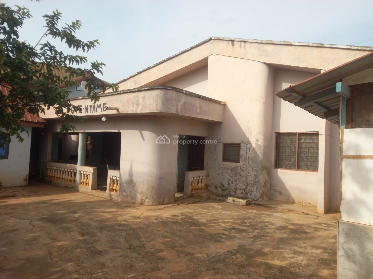 8 Bedrooms   ( Tanoso) Well Located Property., Tanoso, Near Sofoline/abuakwa., Kumasi Metropolitan, Ashanti, House for Sale