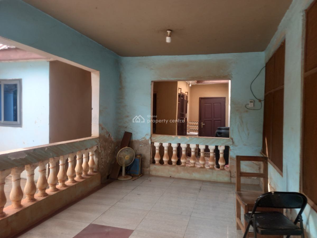 8 Bedrooms   ( Tanoso) Well Located Property., Tanoso, Near Sofoline/abuakwa., Kumasi Metropolitan, Ashanti, House for Sale