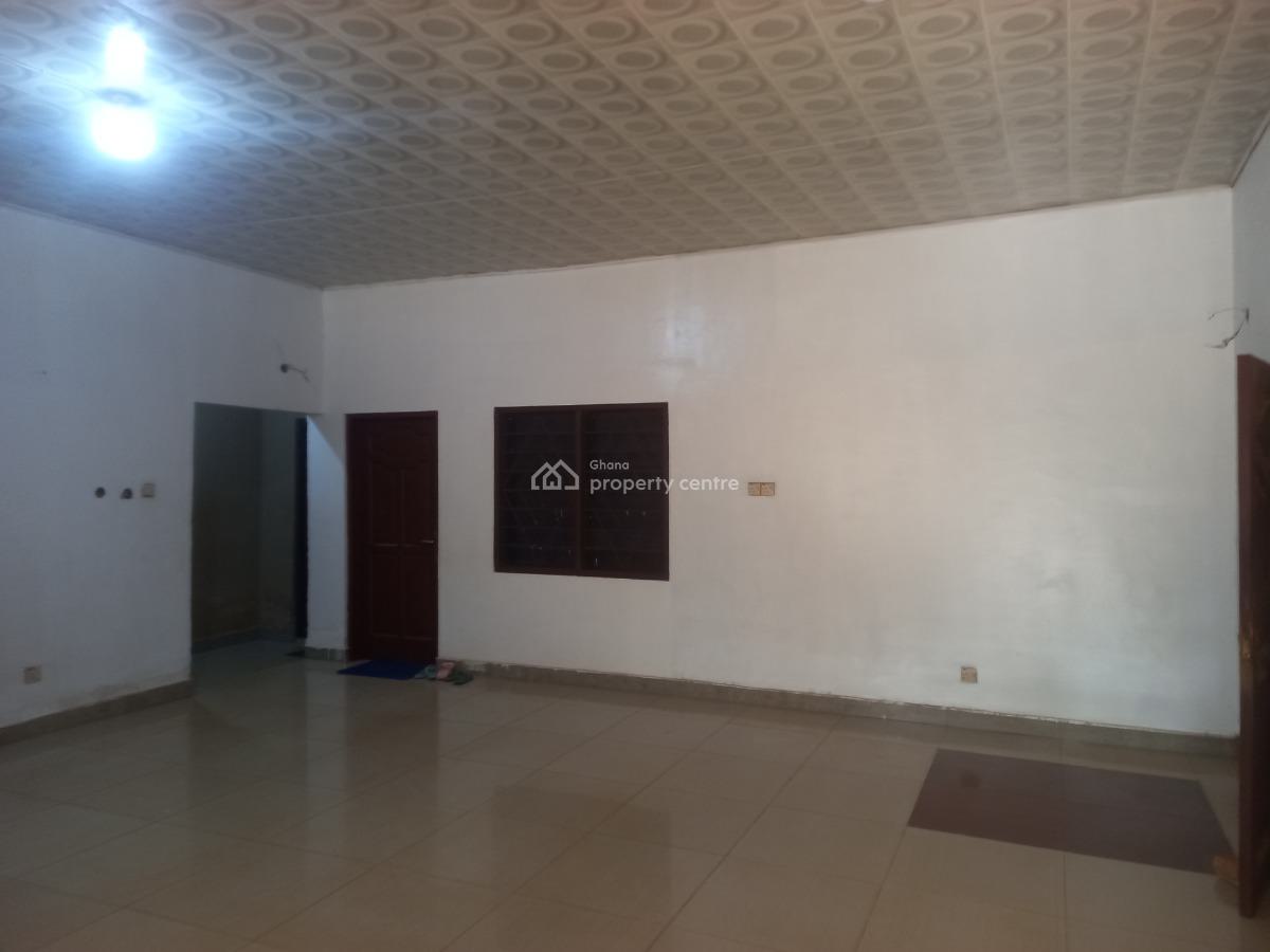 8 Bedrooms   ( Tanoso) Well Located Property., Tanoso, Near Sofoline/abuakwa., Kumasi Metropolitan, Ashanti, House for Sale