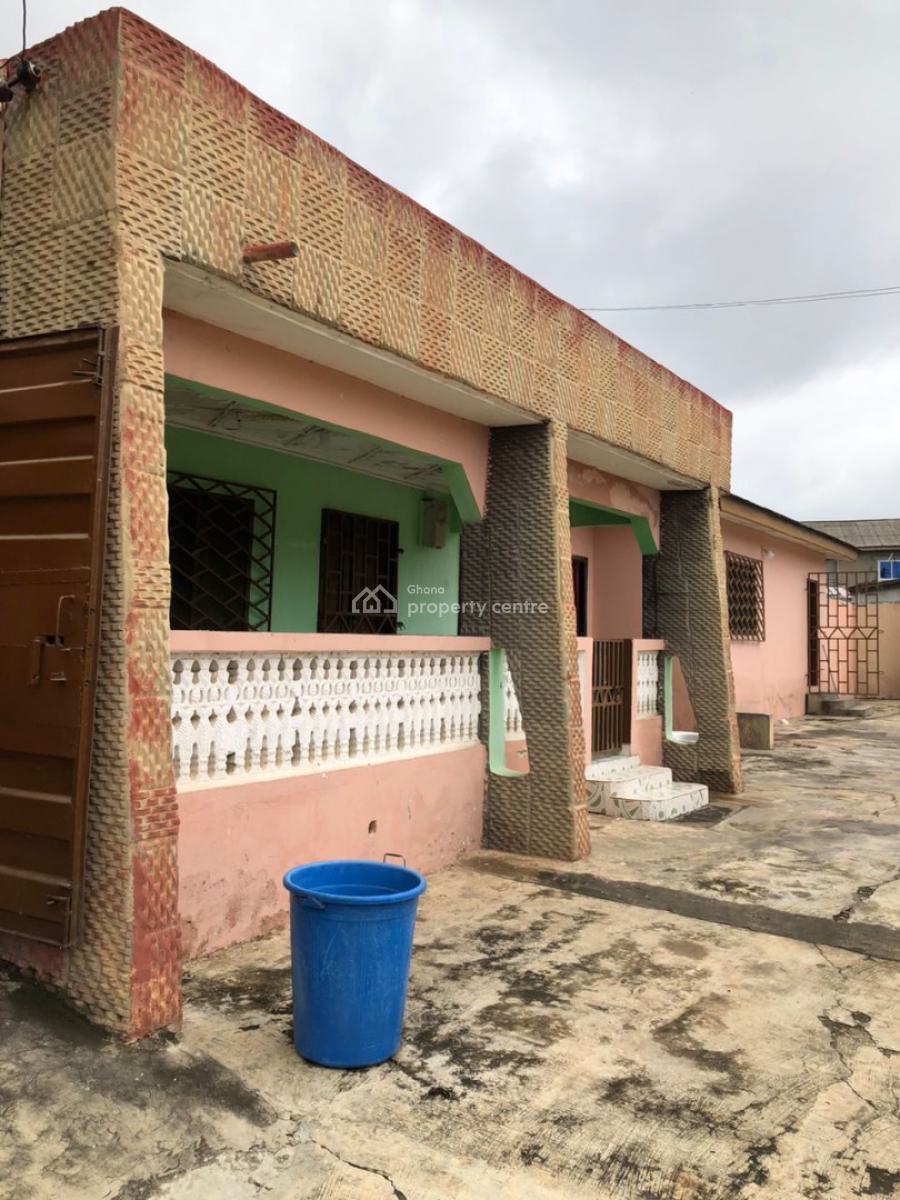 3 Bedroom House Plus 2 Stores, Kasoa Obom Road, Awutu-senya East, Central Region, House for Sale