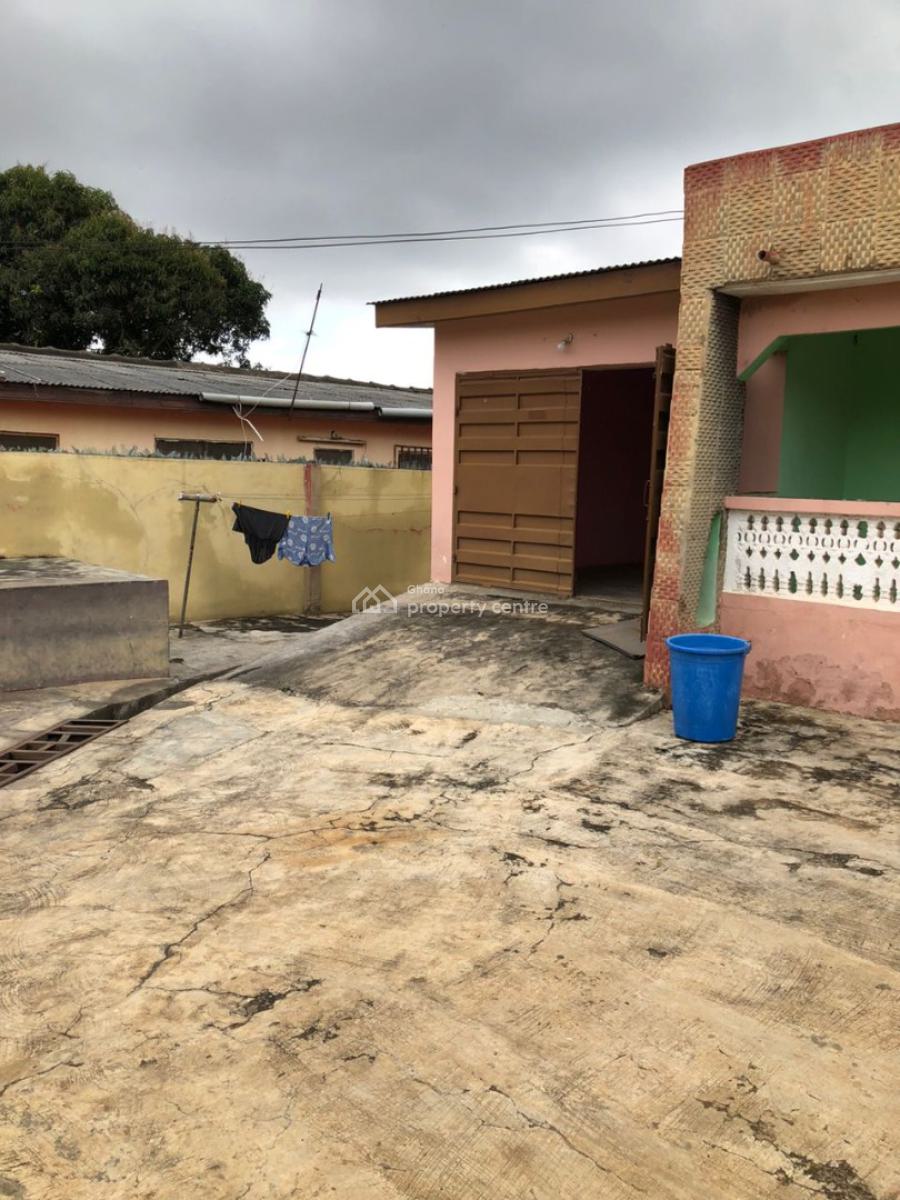 3 Bedroom House Plus 2 Stores, Kasoa Obom Road, Awutu-senya East, Central Region, House for Sale