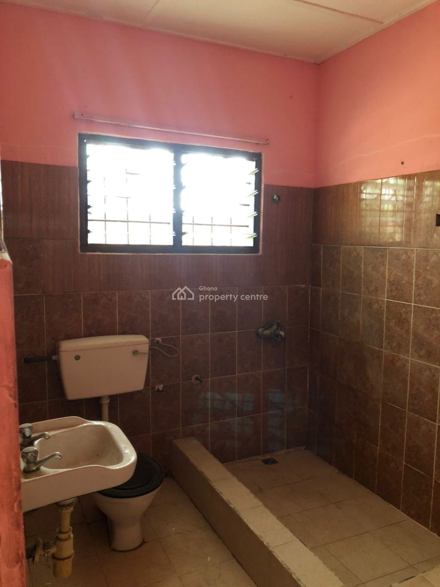 3 Bedroom House Plus 2 Stores, Kasoa Obom Road, Awutu-senya East, Central Region, House for Sale