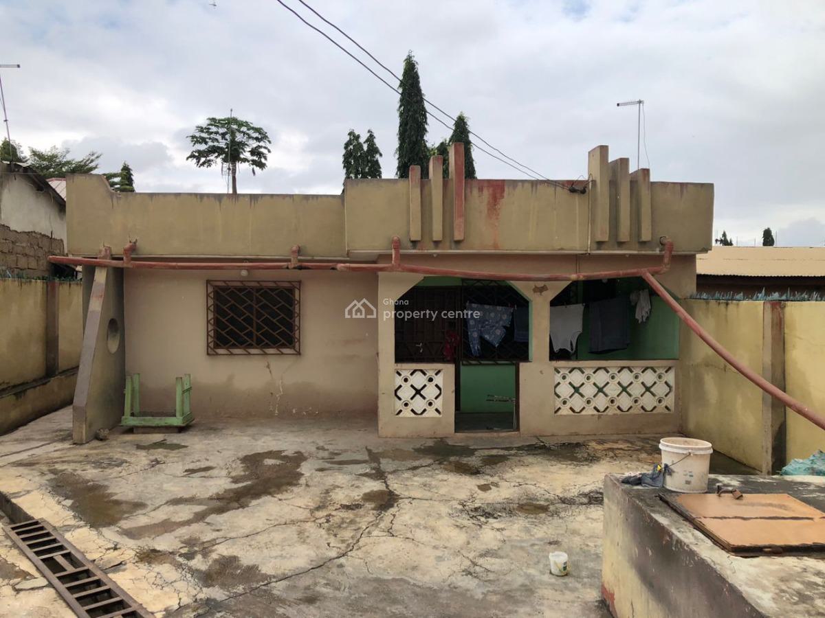 3 Bedroom House Plus 2 Stores, Kasoa Obom Road, Awutu-senya East, Central Region, House for Sale