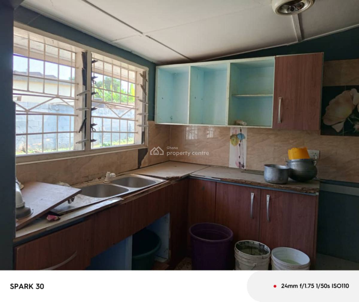 *4brm House @ Dansoman*, Petroleum, Dansoman, Accra, House for Sale