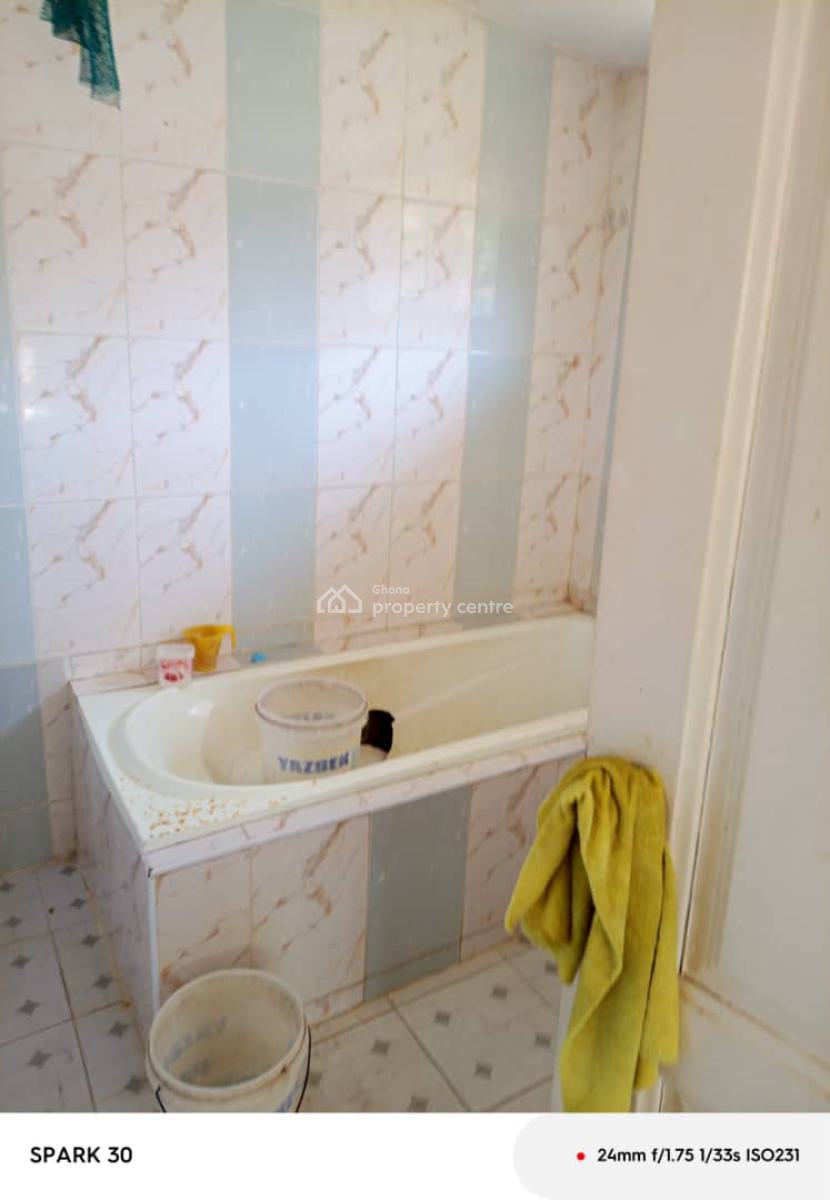 *4brm House @ Dansoman*, Petroleum, Dansoman, Accra, House for Sale