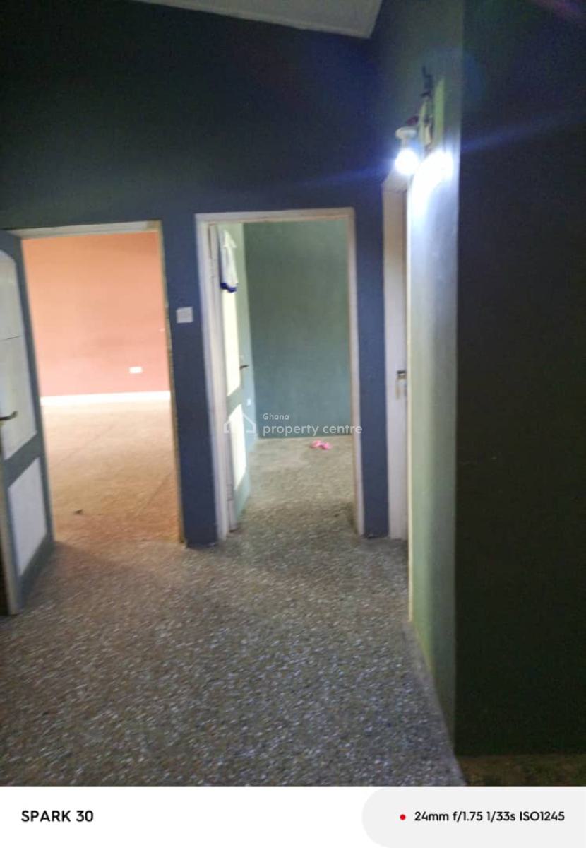 *4brm House @ Dansoman*, Petroleum, Dansoman, Accra, House for Sale