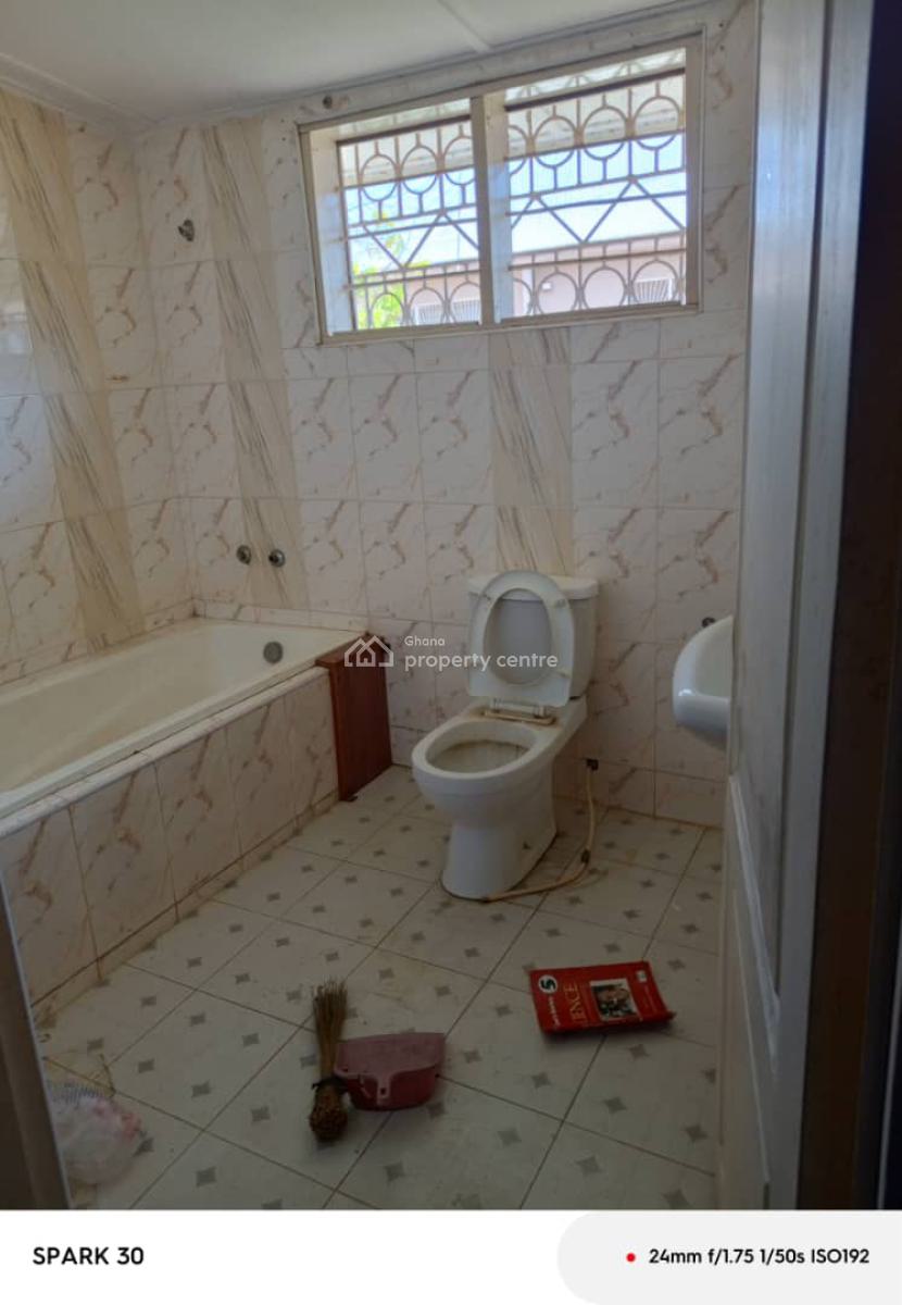 *4brm House @ Dansoman*, Petroleum, Dansoman, Accra, House for Sale