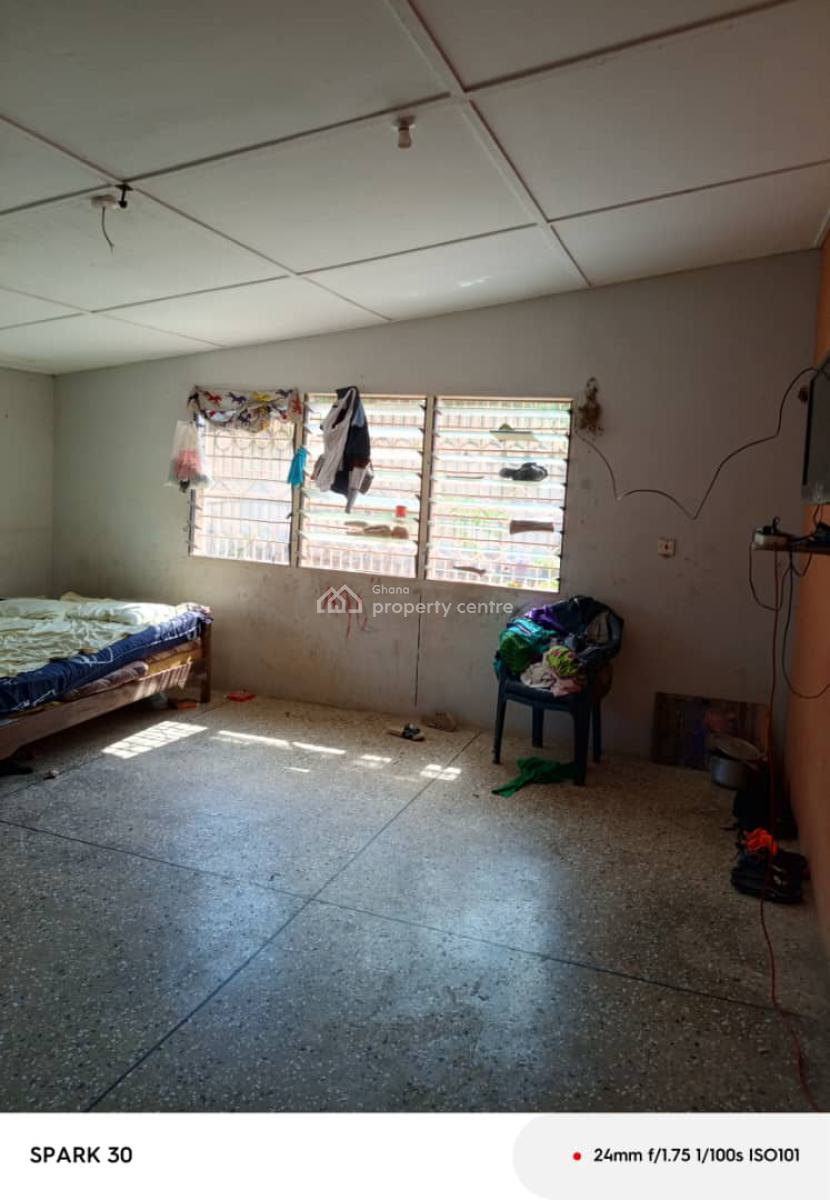 *4brm House @ Dansoman*, Petroleum, Dansoman, Accra, House for Sale