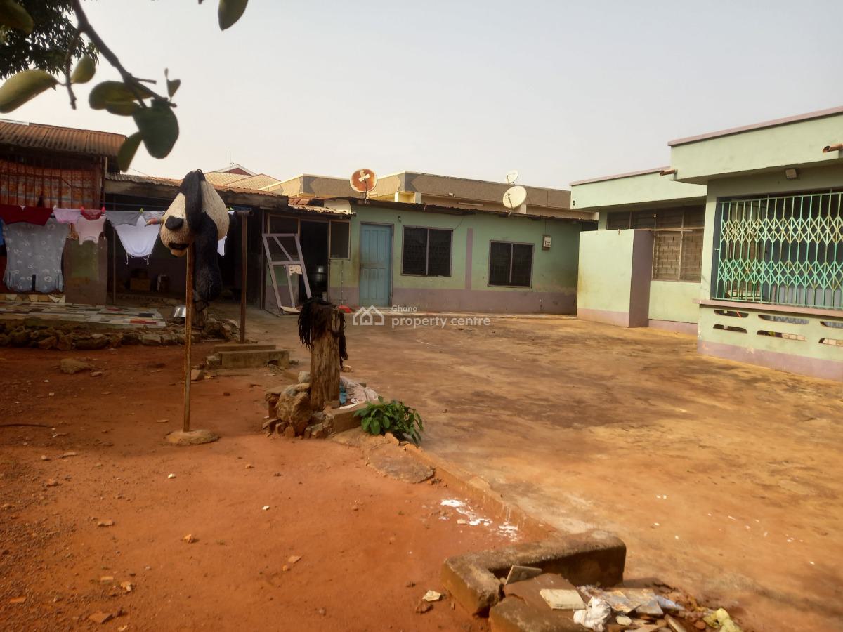 5 Bedrooms  ( Plot Size 180*120), Tafo Ahenbrono., Kumasi Metropolitan, Ashanti, House for Sale