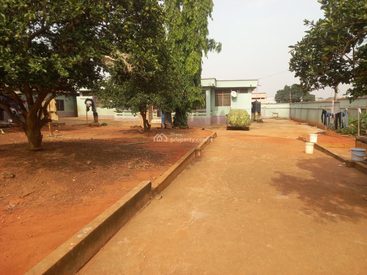 5 Bedrooms  ( Plot Size 180*120), Tafo Ahenbrono., Kumasi Metropolitan, Ashanti, House for Sale