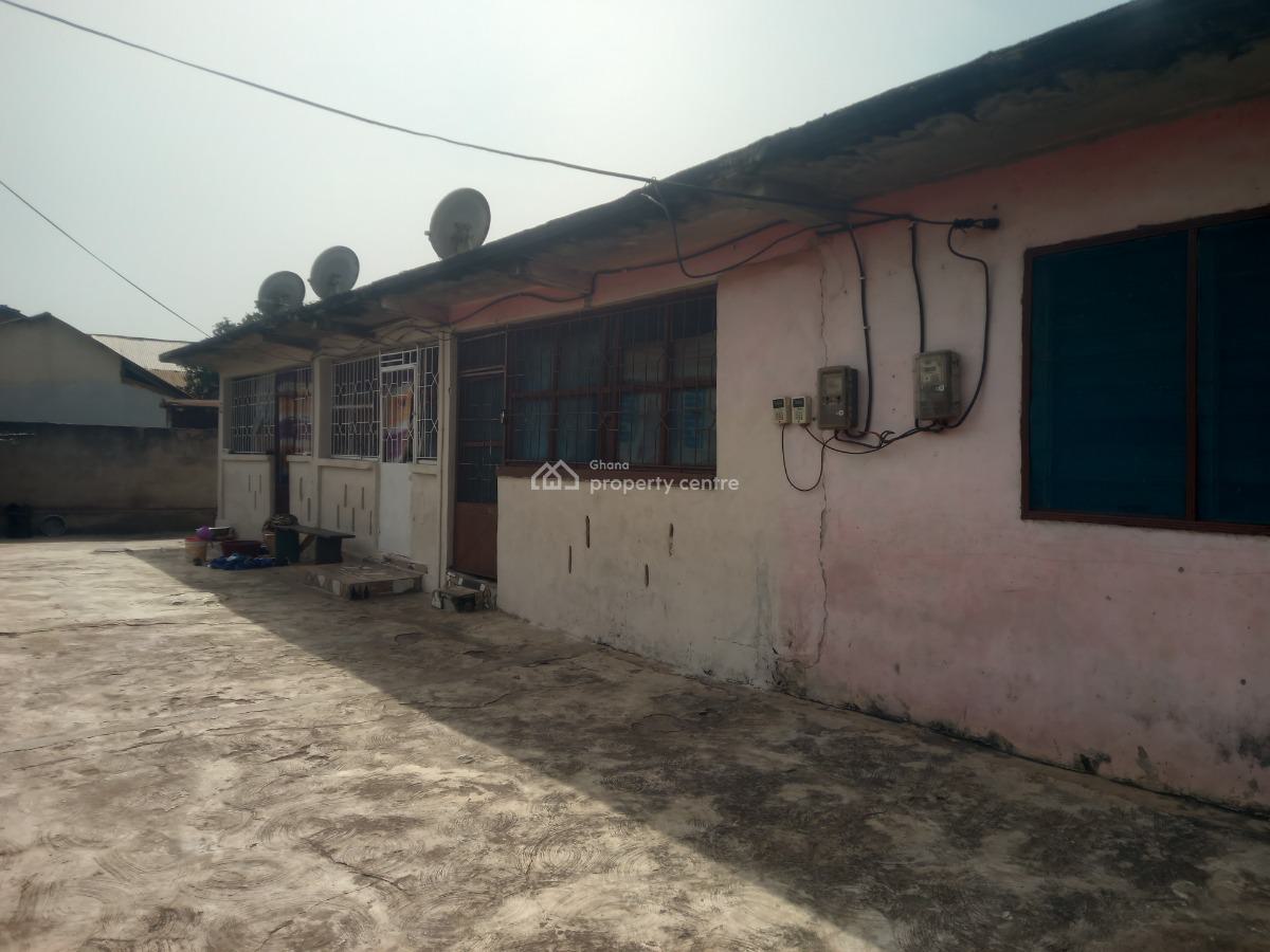 6 Bedrooms  (  Near Tafo Market), Tafo,near The Market., Kumasi Metropolitan, Ashanti, House for Sale