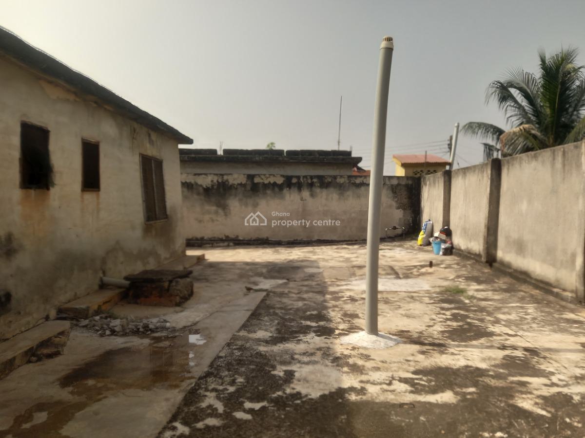 6 Bedrooms  (  Near Tafo Market), Tafo,near The Market., Kumasi Metropolitan, Ashanti, House for Sale