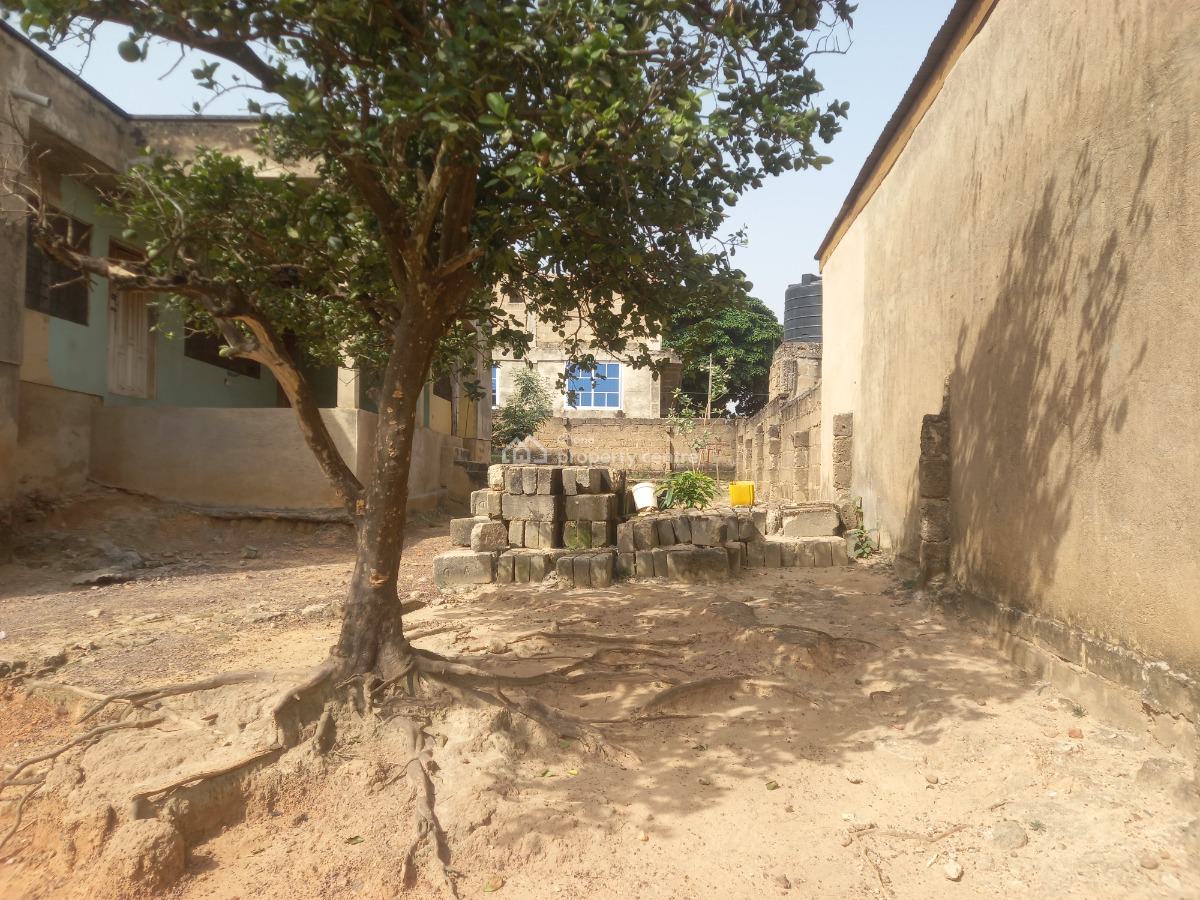 6 Bedrooms, Atimatim, Near Pankrono, Kumasi Metropolitan, Ashanti, House for Sale