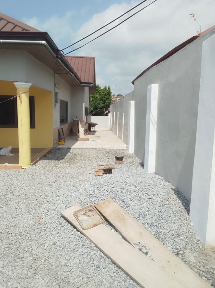 5 Bedrooms, Toll Booth, Kasoa, Awutu-senya East, Central Region, Detached Bungalow for Rent