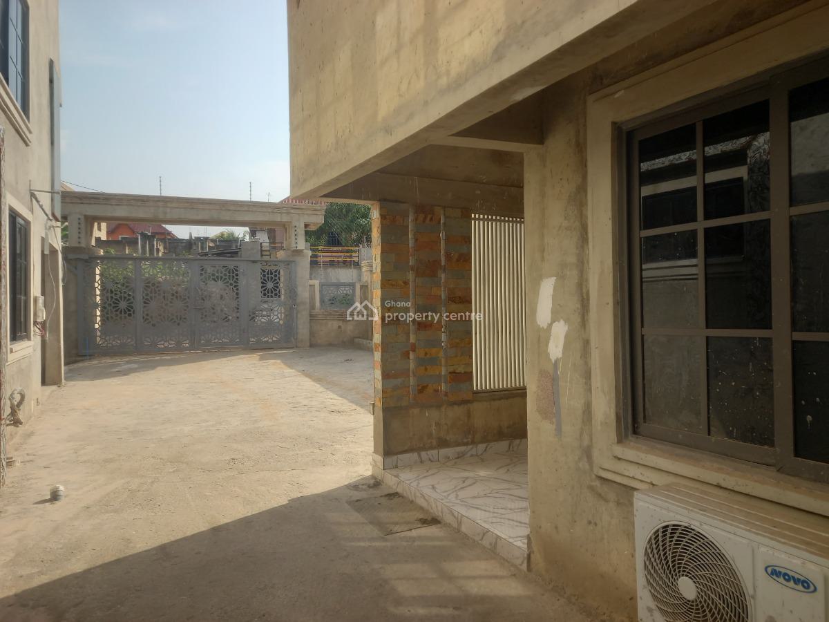 5 Bedrooms, Kenyasi Bosore, on Buokrom Airport Road., Kumasi Metropolitan, Ashanti, House for Sale