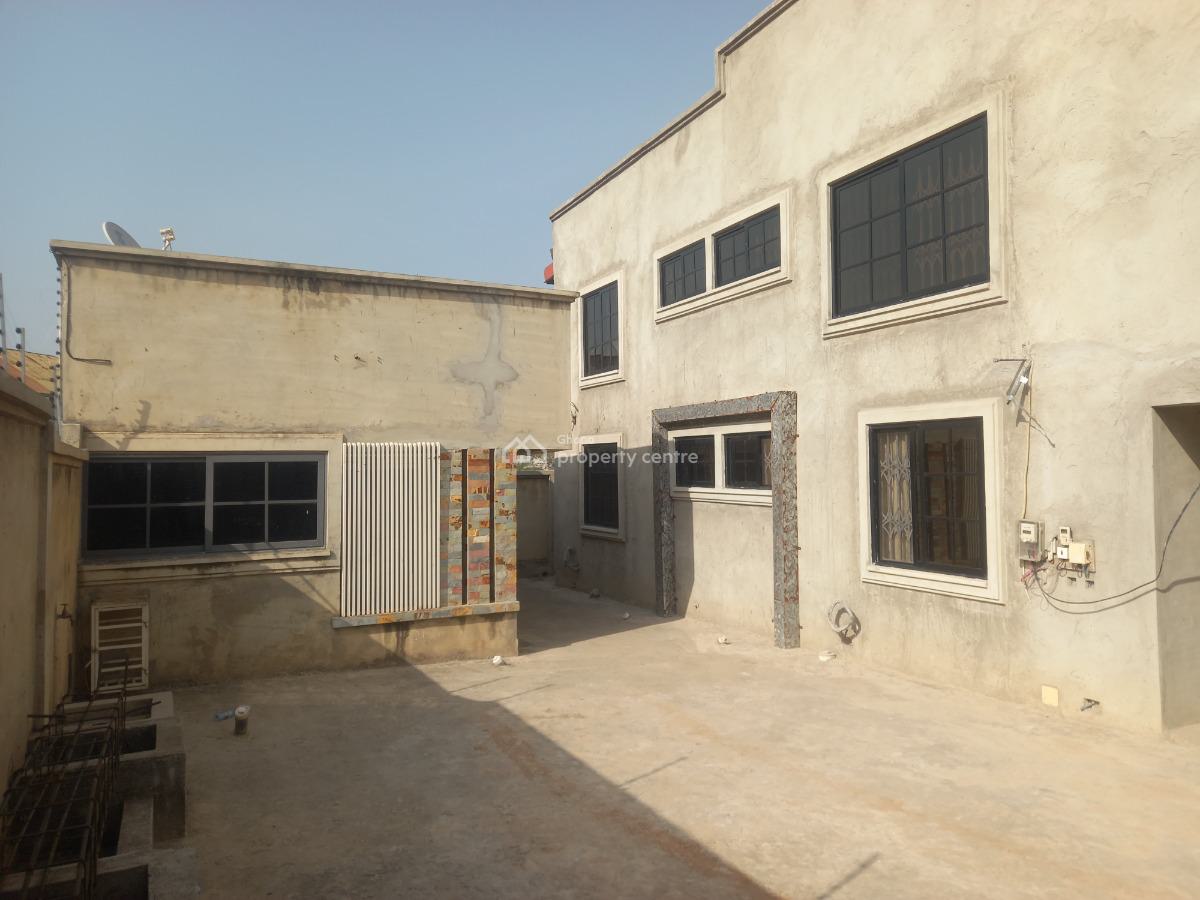 5 Bedrooms, Kenyasi Bosore, on Buokrom Airport Road., Kumasi Metropolitan, Ashanti, House for Sale