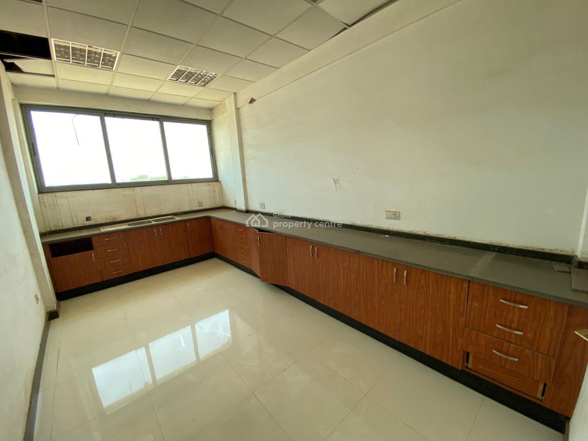 Warehouse with Showroom in Tema Community25, Tema Community25, Tema, Accra, Warehouse for Sale