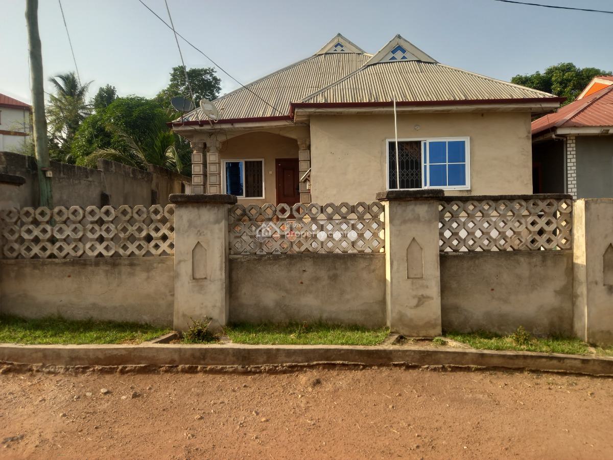 4 Bedrooms, Ntonso, Near The Girls Shs. Mampongteng Road., Kumasi Metropolitan, Ashanti, House for Sale