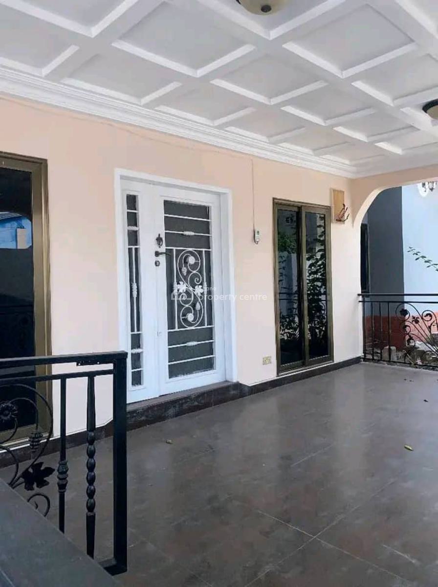 *4brm House @ Dansoman*, Roundabout Area, Dansoman, Accra, House for Sale