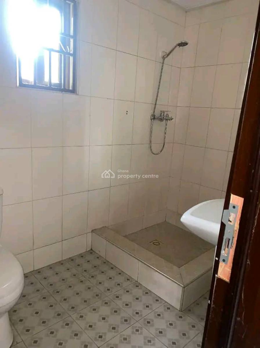 *4brm House @ Dansoman*, Roundabout Area, Dansoman, Accra, House for Sale