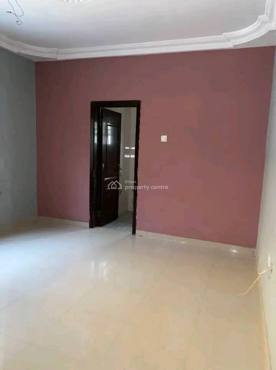 *4brm House @ Dansoman*, Roundabout Area, Dansoman, Accra, House for Sale