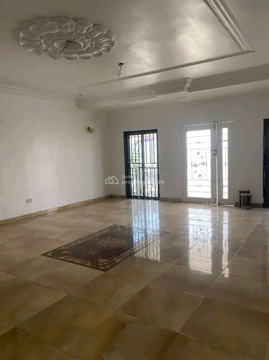 *4brm House @ Dansoman*, Roundabout Area, Dansoman, Accra, House for Sale