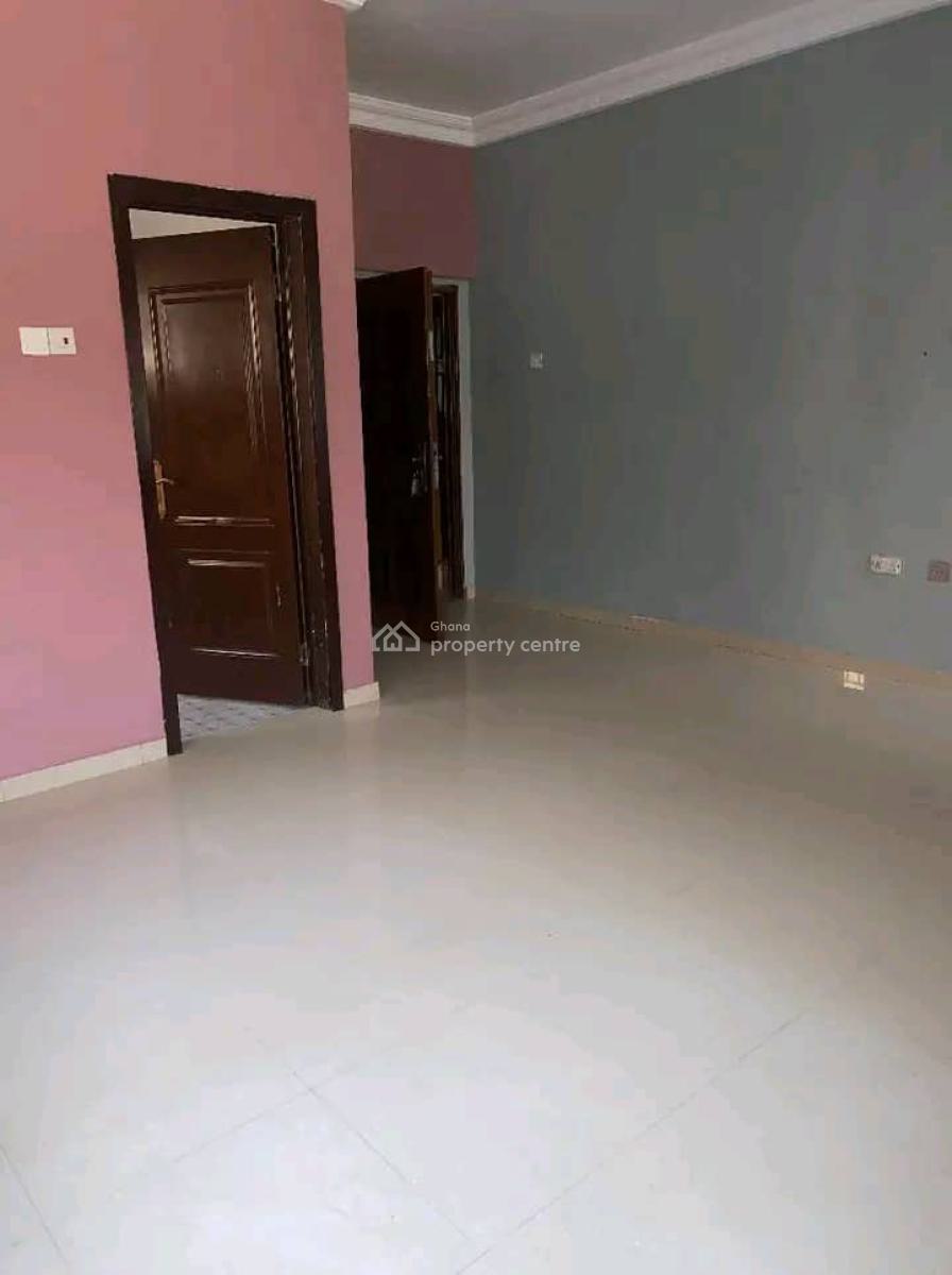 *4brm House @ Dansoman*, Roundabout Area, Dansoman, Accra, House for Sale