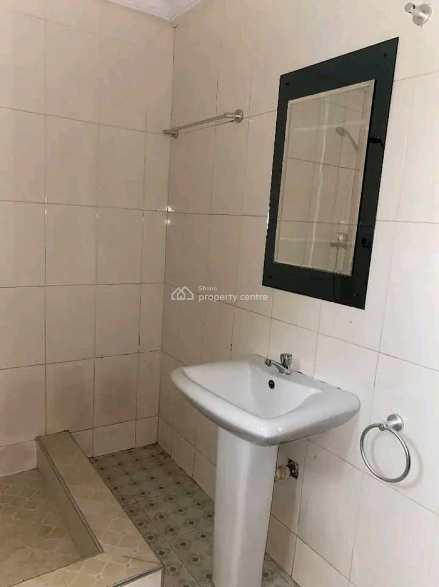 *4brm House @ Dansoman*, Roundabout Area, Dansoman, Accra, House for Sale