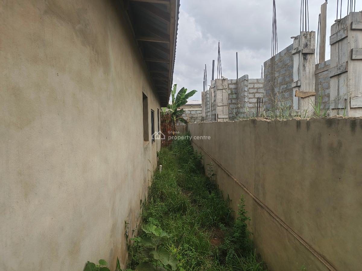 Uncompleted 3bedrooms House in Tema Community25, Tema Community25 Annex, Tema, Accra, House for Sale