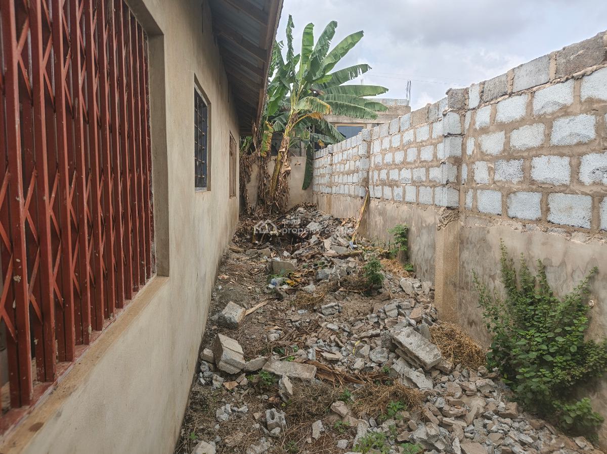 Uncompleted 3bedrooms House in Tema Community25, Tema Community25 Annex, Tema, Accra, House for Sale