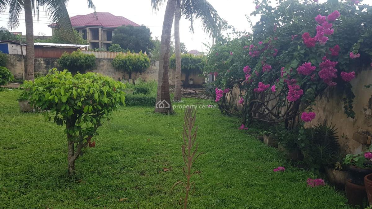 *8brm Storey House  on 1 & Half Plots @ Kwashieman*, Timber Market Area, Kwashieman, Accra, House for Sale