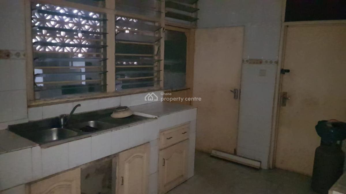 *8brm Storey House  on 1 & Half Plots @ Kwashieman*, Timber Market Area, Kwashieman, Accra, House for Sale