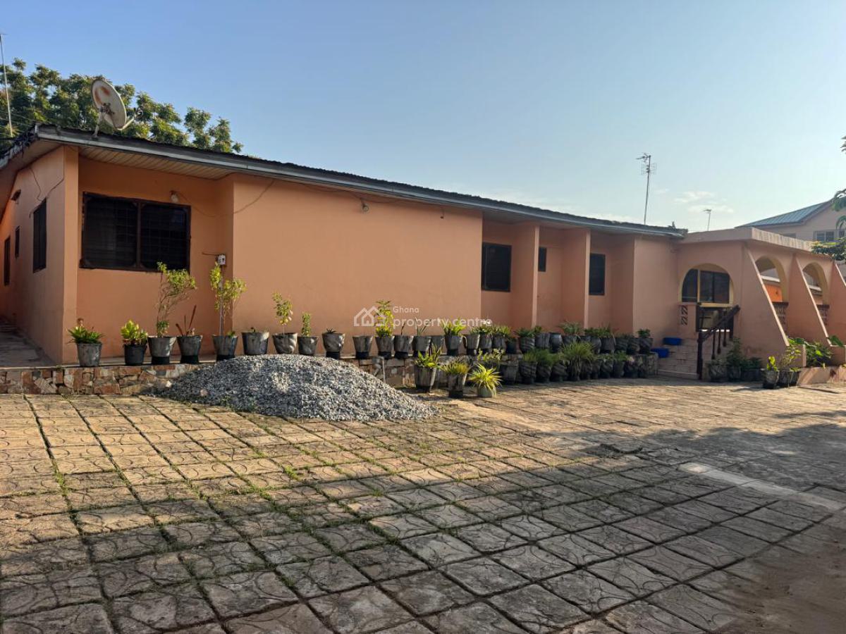 16 Shops + 5brm + 2units of Chamber & Hall Self Contain @ Ablekuma, Ablekuma Fanmilk, Accra Metropolitan, Accra, Commercial Property for Sale