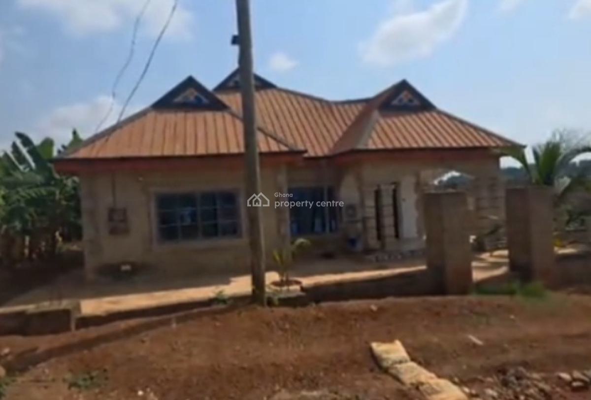 4 Bedrooms  ( Full Plot), Adankwame,  on Abrepo Asuofia Road, Kumasi Metropolitan, Ashanti, House for Sale
