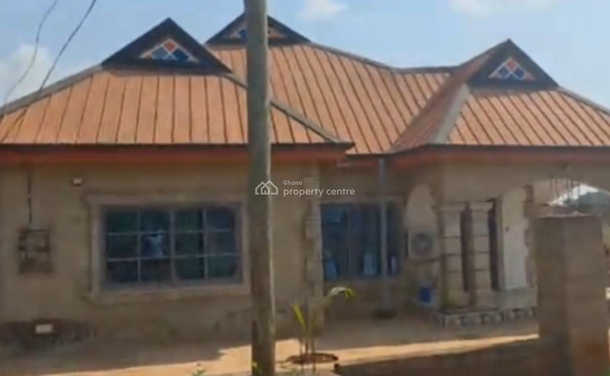 4 Bedrooms  ( Full Plot), Adankwame,  on Abrepo Asuofia Road, Kumasi Metropolitan, Ashanti, House for Sale