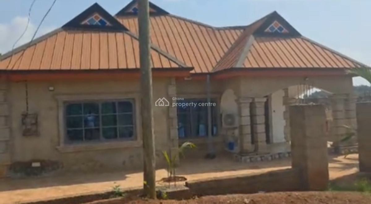 4 Bedrooms  ( Full Plot), Adankwame,  on Abrepo Asuofia Road, Kumasi Metropolitan, Ashanti, House for Sale