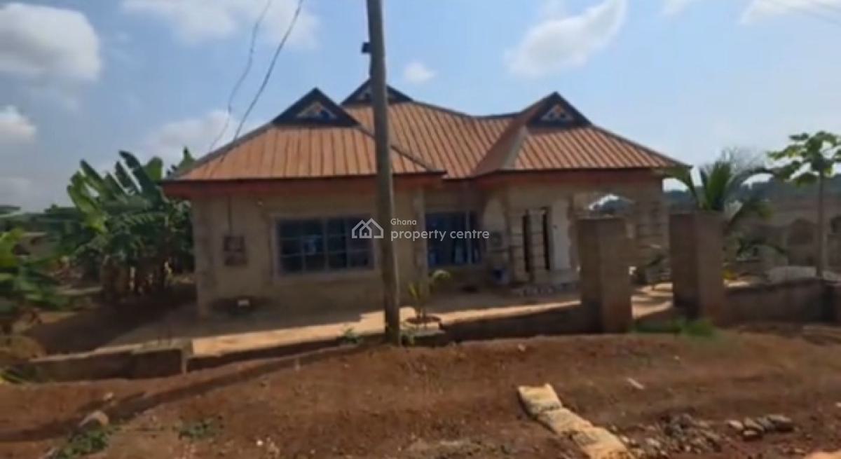 4 Bedrooms  ( Full Plot), Adankwame,  on Abrepo Asuofia Road, Kumasi Metropolitan, Ashanti, House for Sale