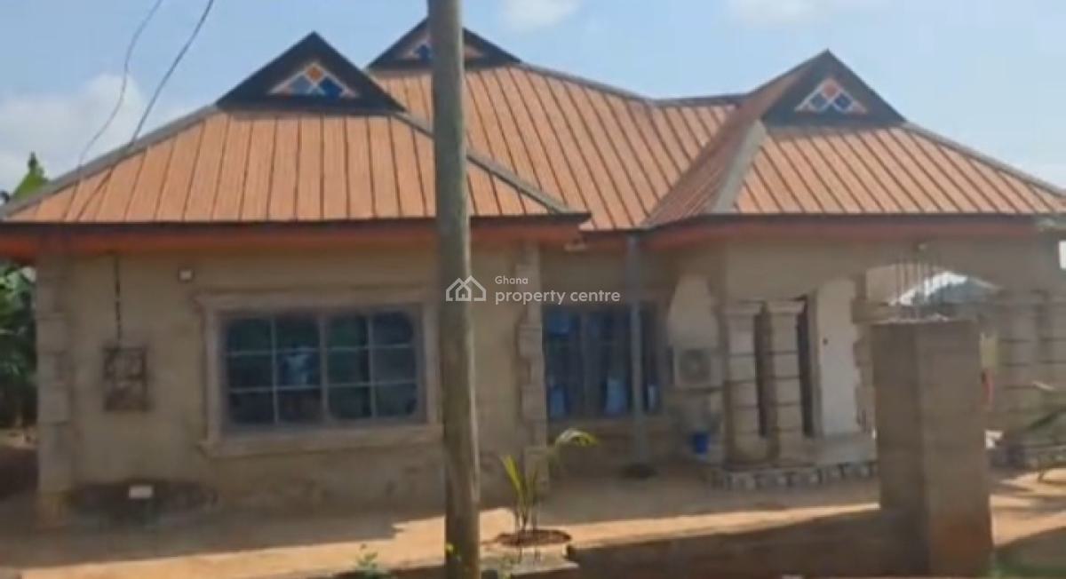 4 Bedrooms  ( Full Plot), Adankwame,  on Abrepo Asuofia Road, Kumasi Metropolitan, Ashanti, House for Sale