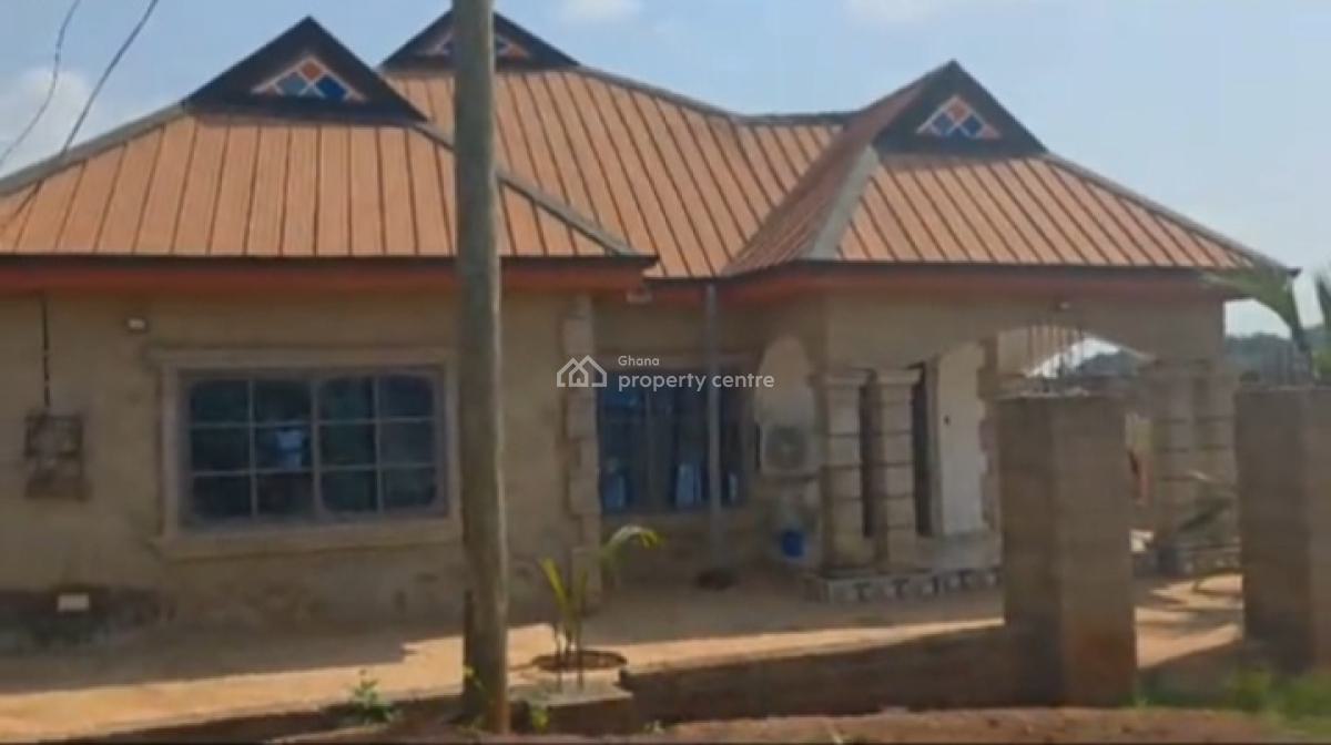 4 Bedrooms  ( Full Plot), Adankwame,  on Abrepo Asuofia Road, Kumasi Metropolitan, Ashanti, House for Sale