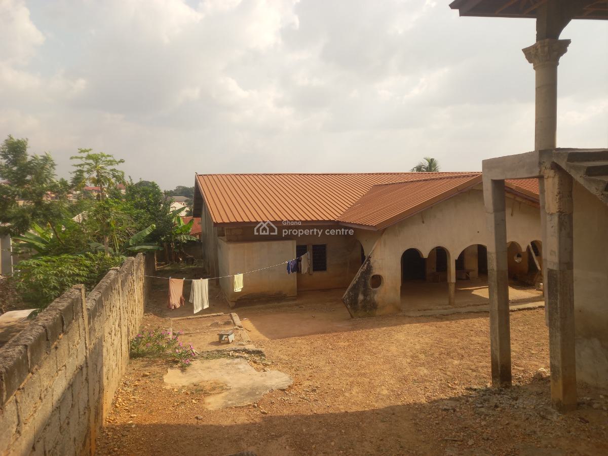 10 Bedrooms & 3 Stores / Shops, Kwadaso Estate, Near Sofoline, Pataase., Kumasi Metropolitan, Ashanti, House for Sale
