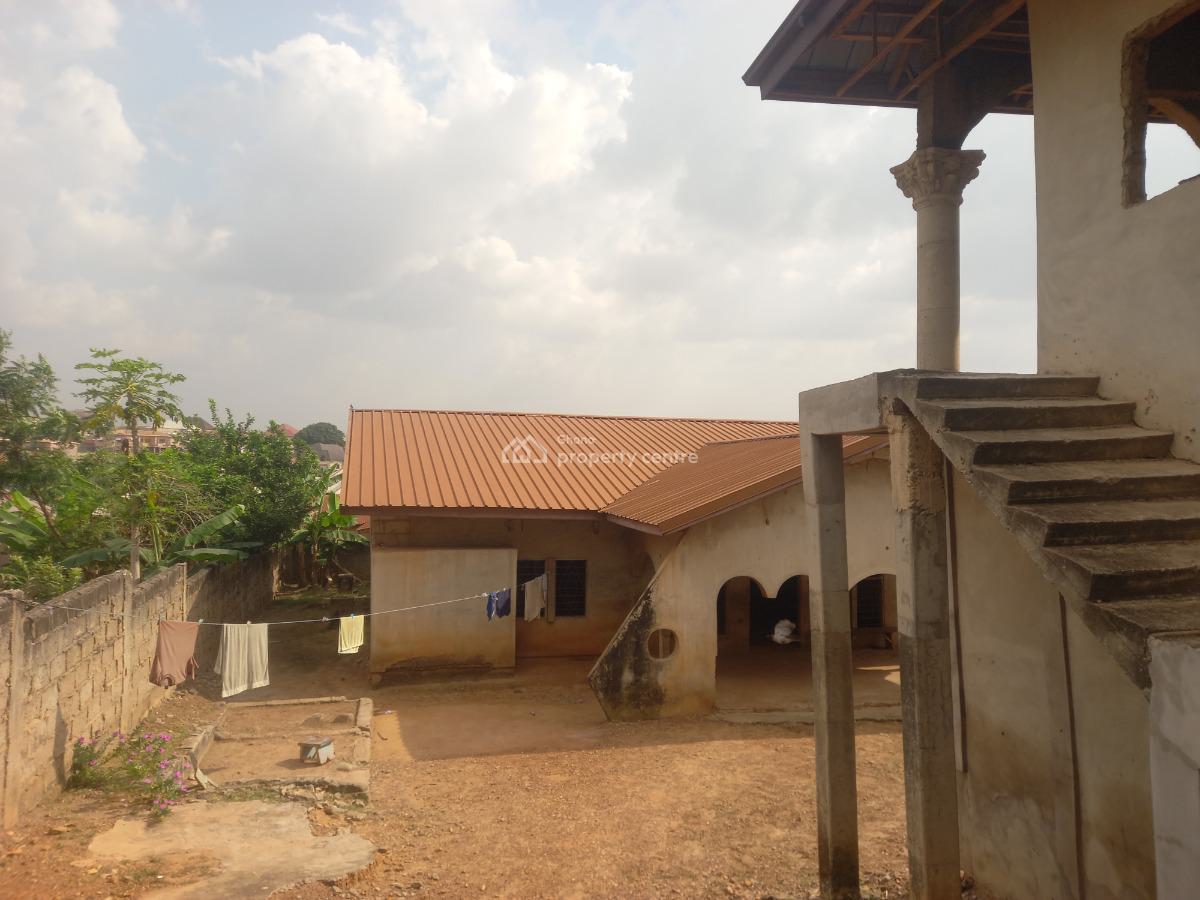 10 Bedrooms & 3 Stores / Shops, Kwadaso Estate, Near Sofoline, Pataase., Kumasi Metropolitan, Ashanti, House for Sale