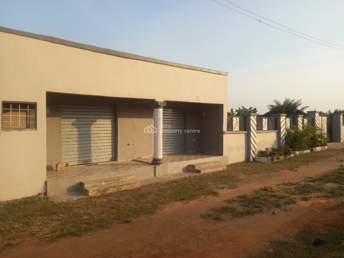 4 Bedrooms, Aputuogya,  on Atonsu Lake Road., Kumasi Metropolitan, Ashanti, House for Sale