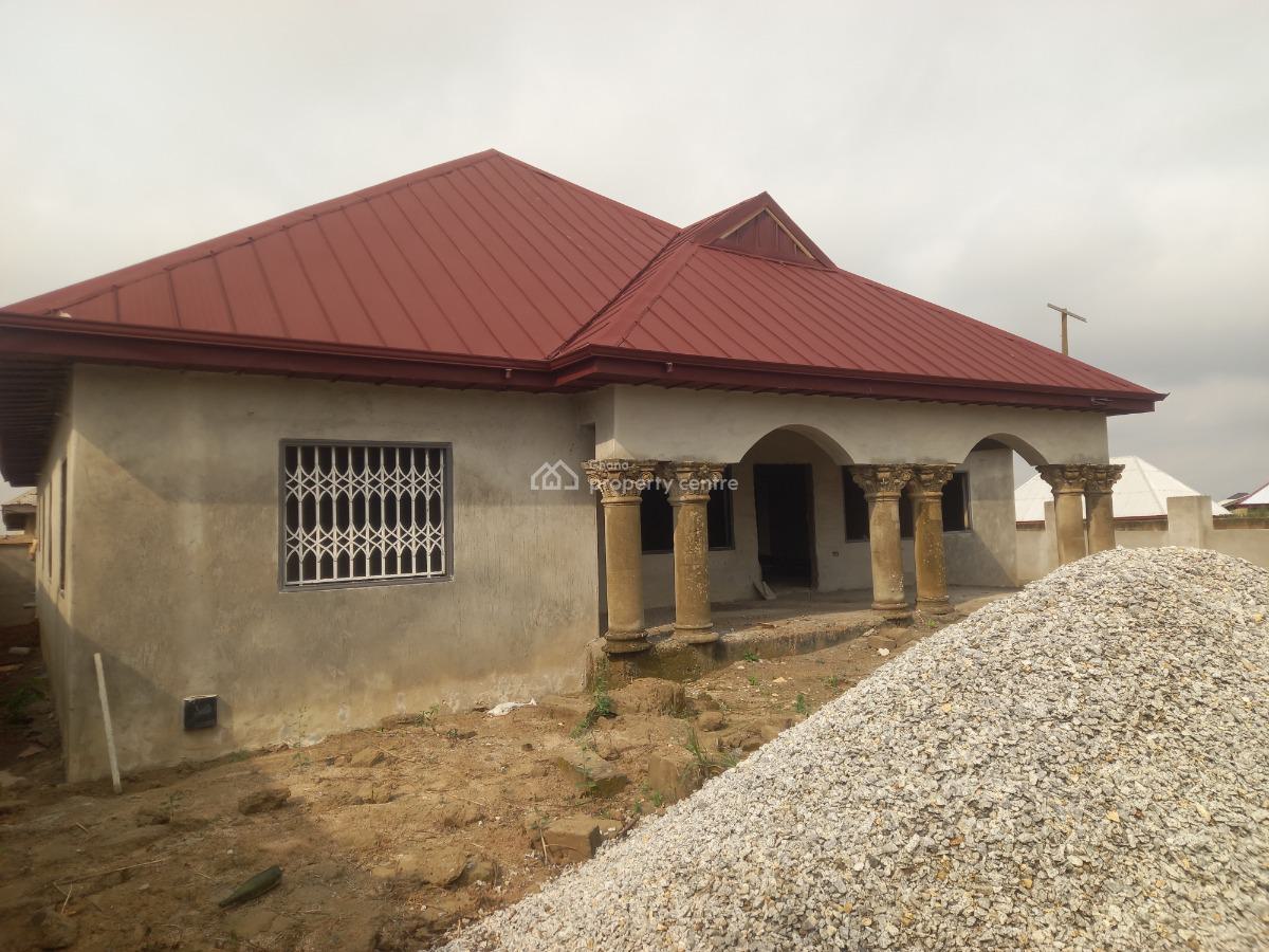 5 Bedrooms, Adesina, on Kenyasi Abrem Road., Kumasi Metropolitan, Ashanti, House for Sale
